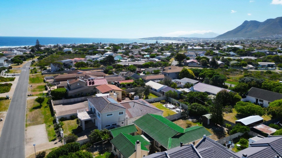 5 Bedroom Property for Sale in Sandbaai Western Cape